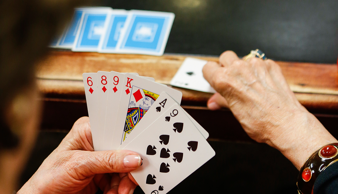 Set of 2 Habits de Cour bridge playing cards
