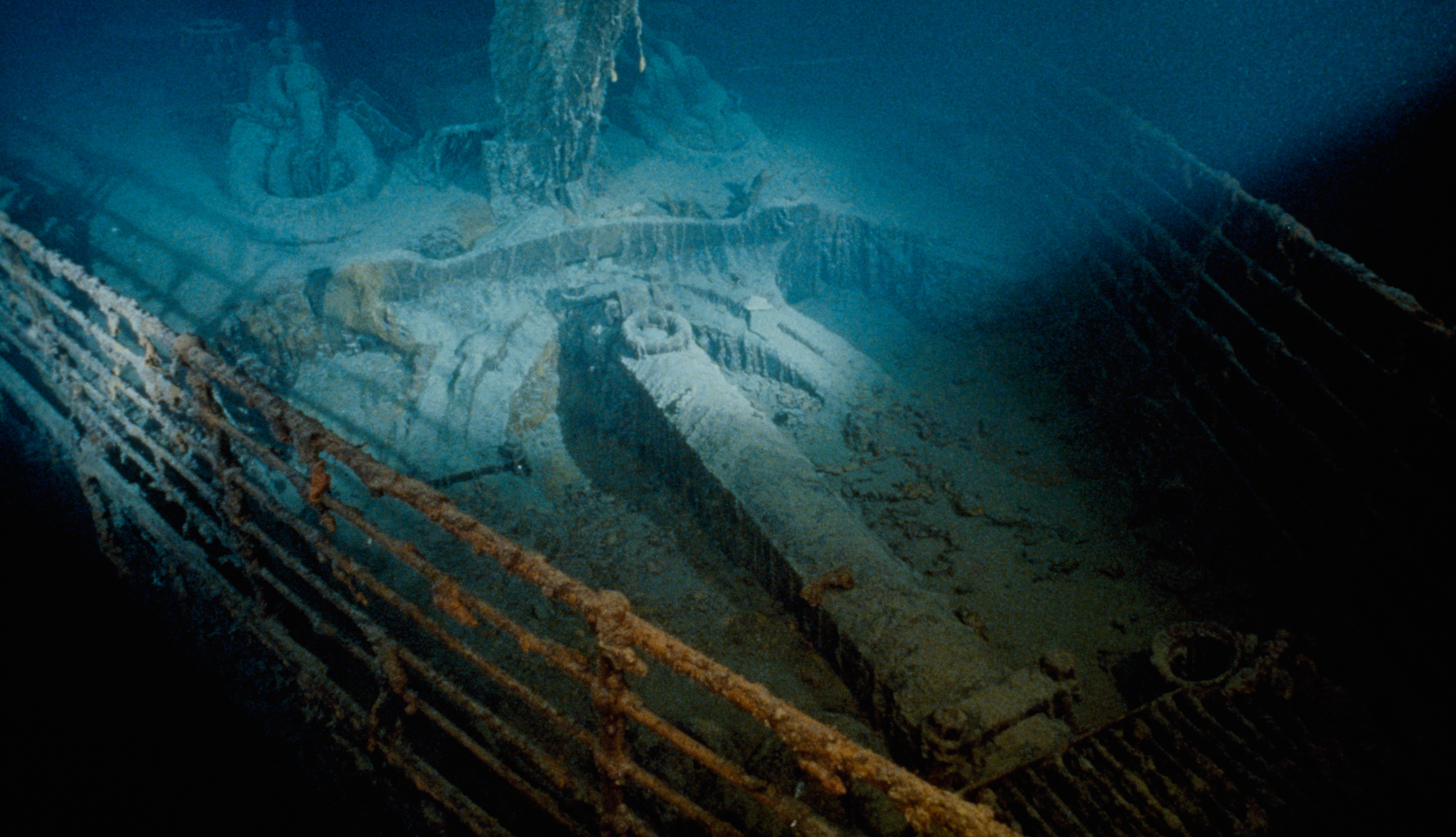 James Cameron Backs Bid for 5,500 Titanic Artifacts, image size:7141x4103
