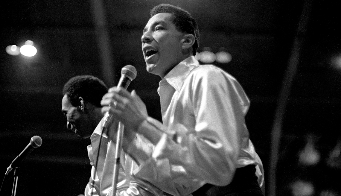 smokey robinson performs