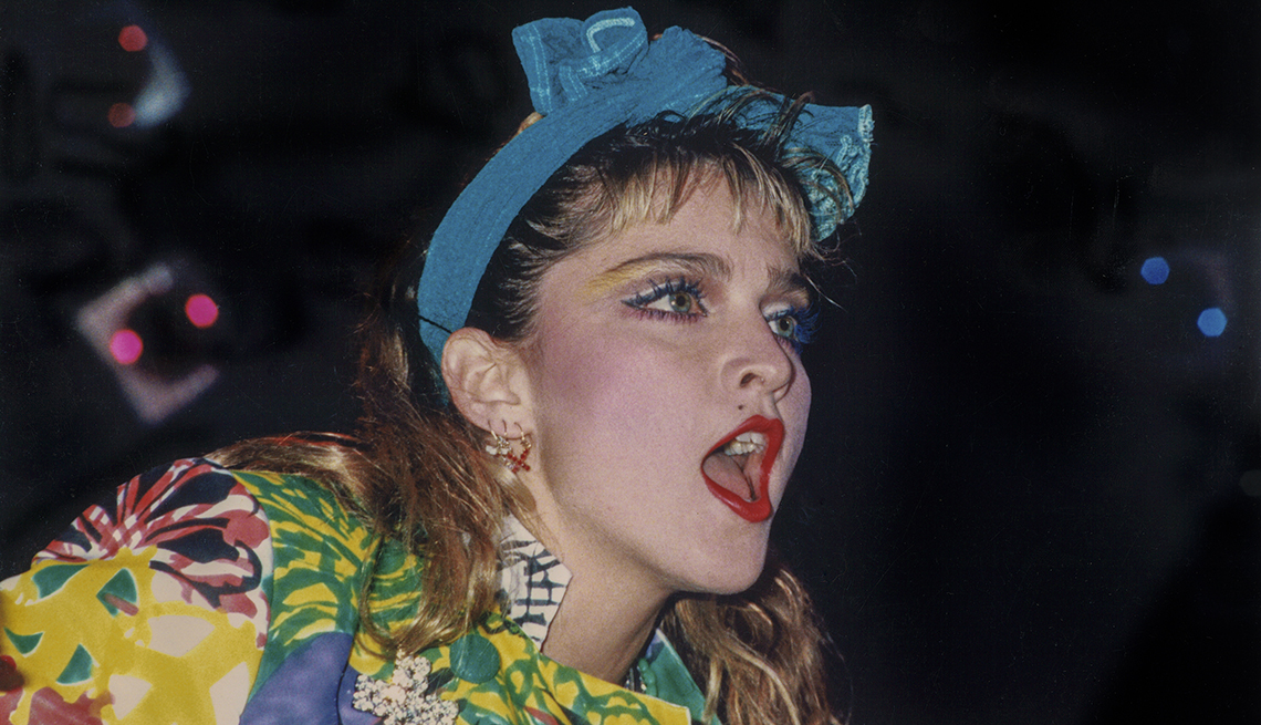 madonna performs on tour