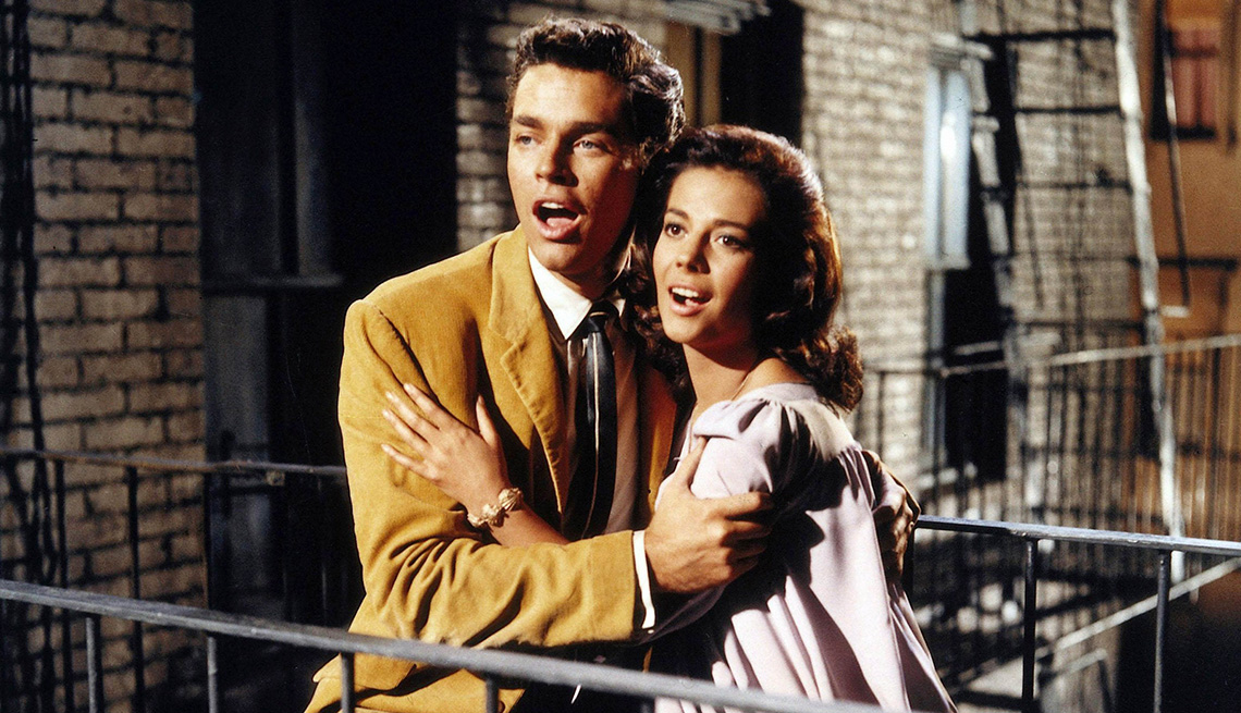 Richard Beymer (izquierda) y Natalie Wood en "West Side Story".