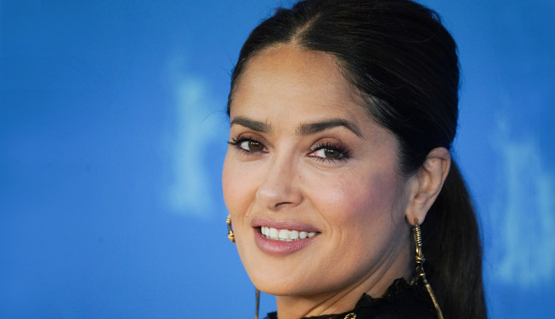 Salma Hayek en la sesión fotográfica "The Roads Not Taken" durante el 70 ° Festival Internacional de Cine Berlinale de Berlín en el Hotel Grand Hyatt el 26 de febrero de 2020 en Berlín, Alemania