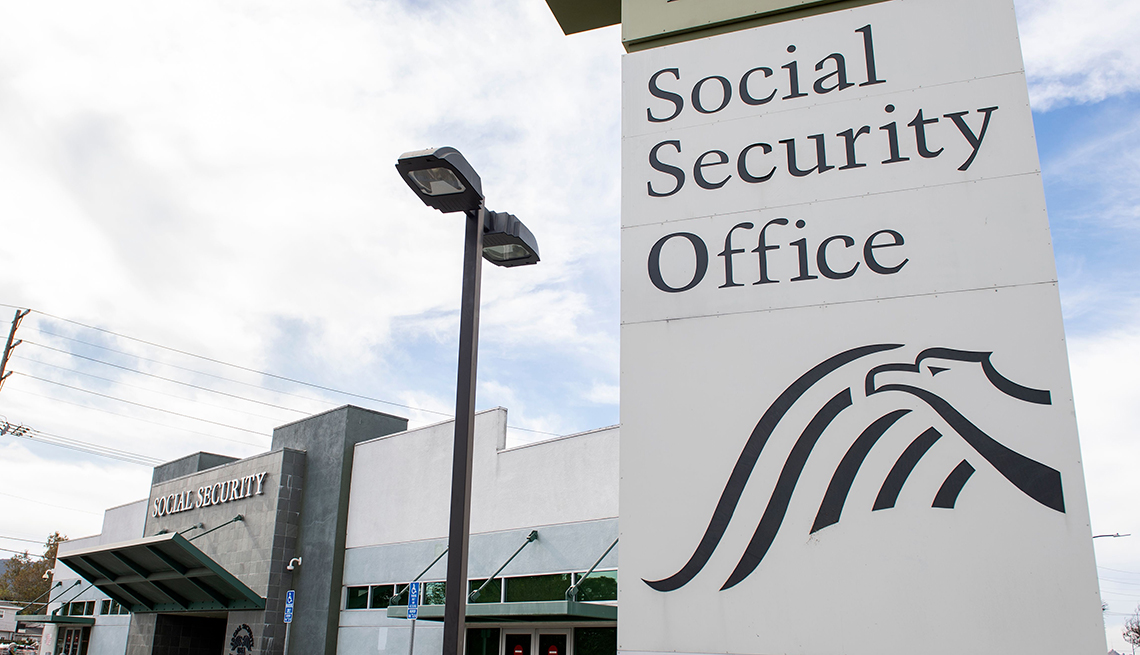 Vista exterior de una oficina del Seguro Social en Burbank, California