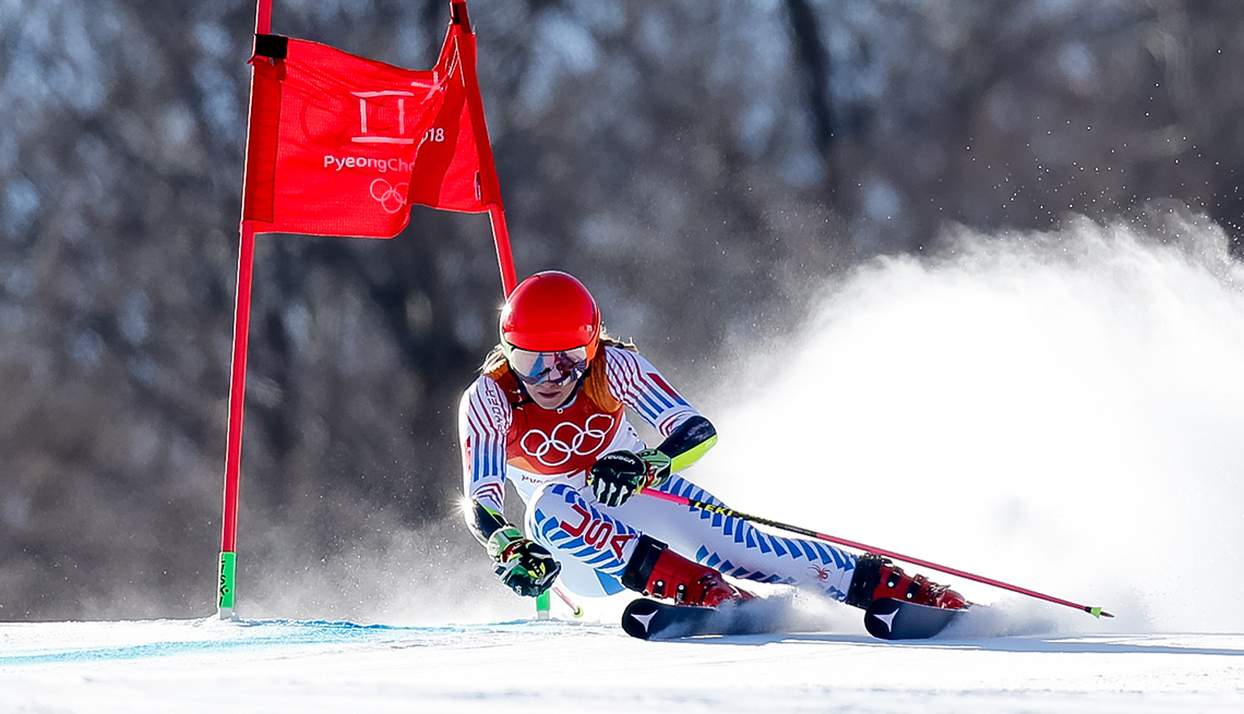 Mikaela Shiffrin compite en una prueba de esquí en los Juegos Olímpicos