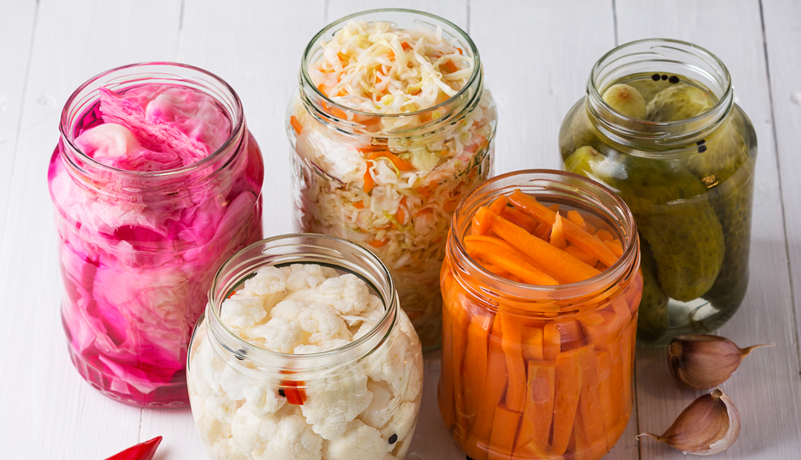 Vegetales fermentados en frascos