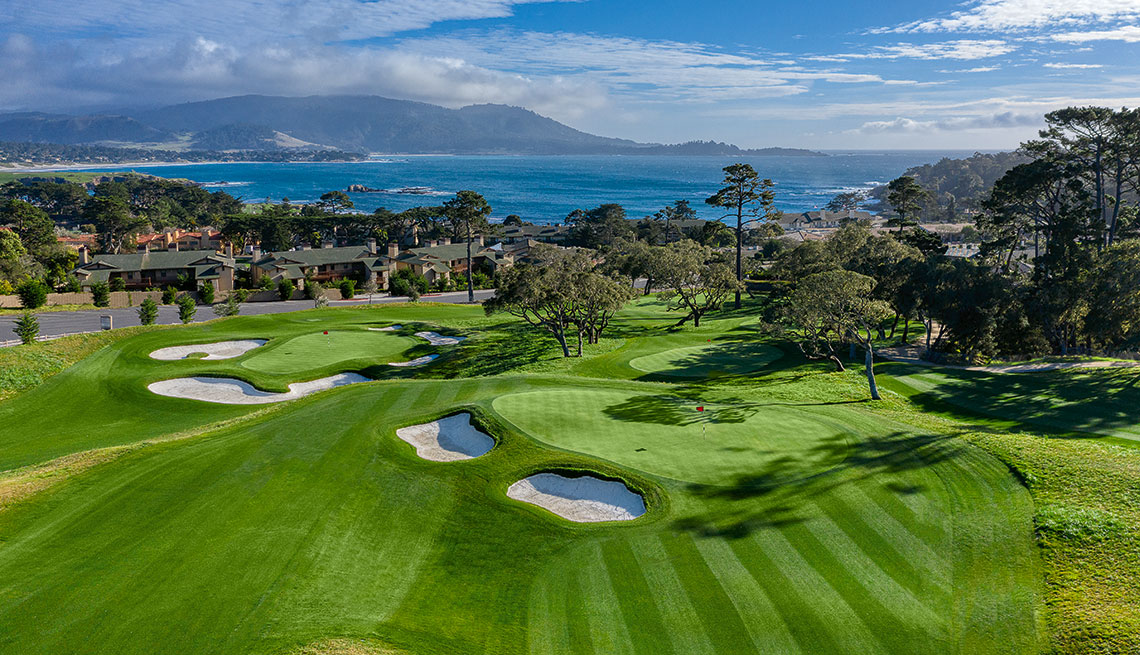 Vista aérea del campo de golf Hay at Pebble Beach, California.